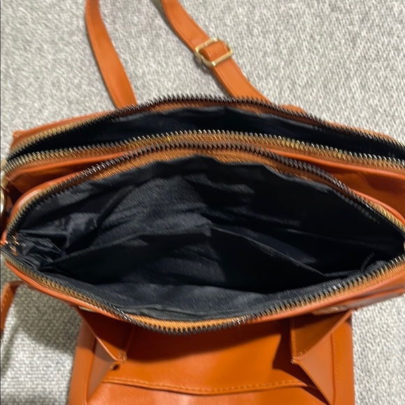 Elegant Tan Leather Bag - Picture 9 of 15